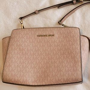 Michael kors selma messenger pink bag